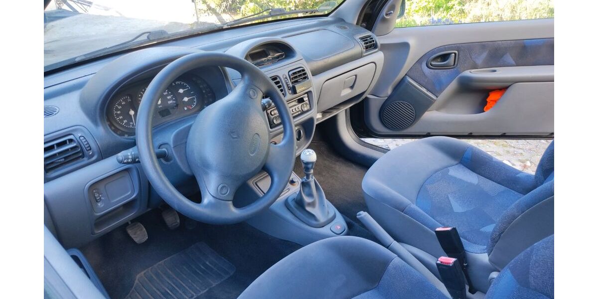 Renault Clio 122.800 km 1.125 &euro; Solingen 42657