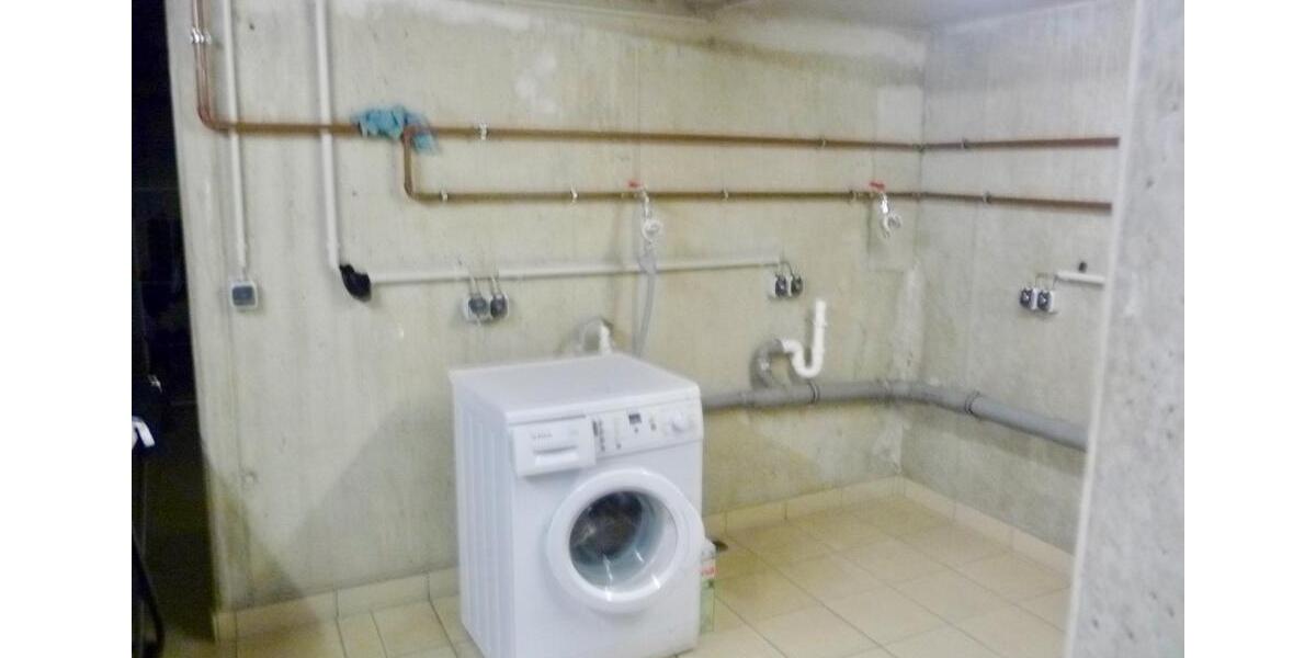 Modernisierte, helle 2-Zi.-Whg. mit BLK u. bester Verkehrsanbind. 2 zimmer