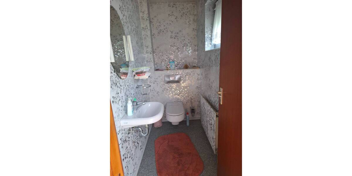 Freistehendes Ein-Zweifamilienhaus mit Garten, Sauna und Kellerbar in ruhiger Sackgasse in Moers-Kapellen zimmer