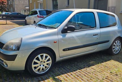 Renault Clio 81.000 km 2.600 &euro; Leverkusen 51373