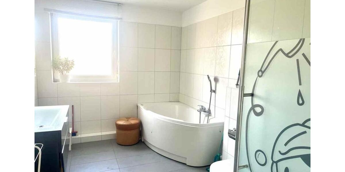 Reihenhaus Neuss Holzheim - 4 Zimmer, 176 m&sup2;, 2.300&euro; | Angebot:25657674