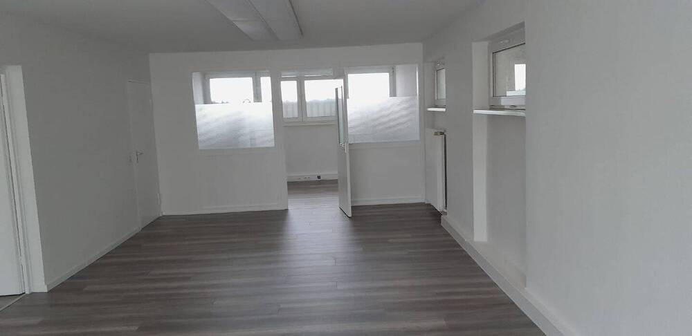 Sehr funktionale Büro- Praxis oder Galeriefläche in gutsichtbarer und frequentierter Lage
