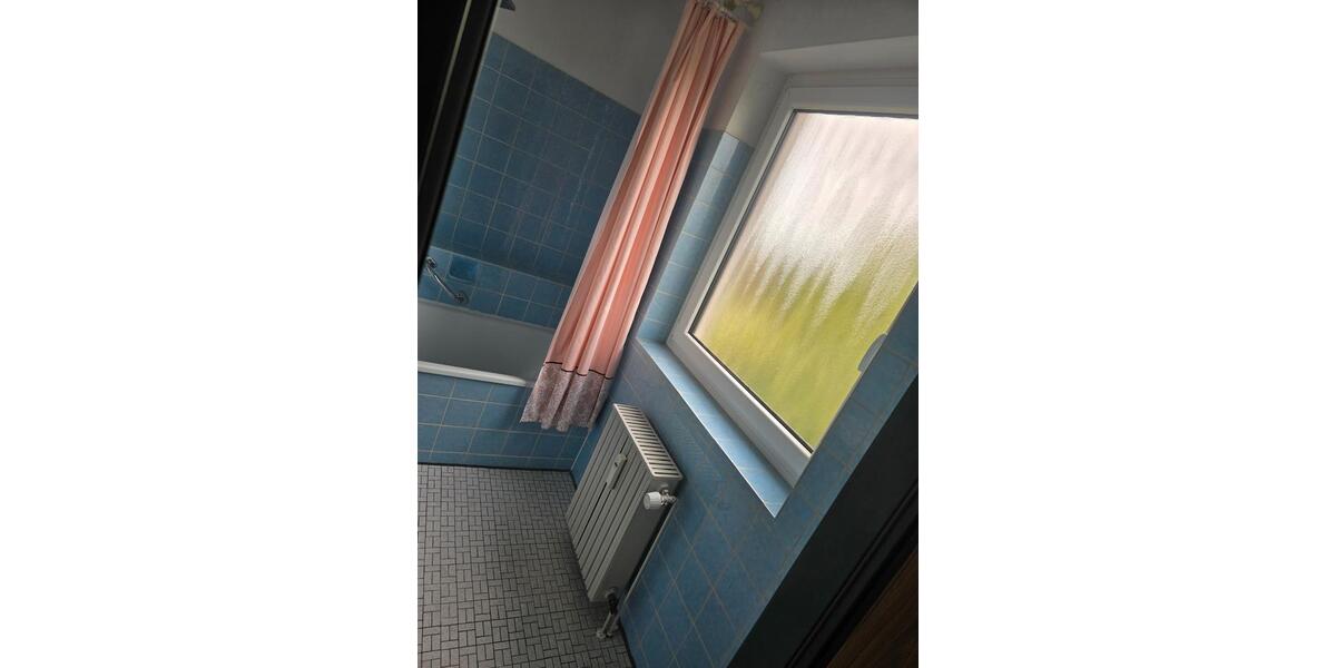 Erdgeschoßwohnung Solingen Wald - 3 Zimmer, 73 m&sup2;, 424&euro; | Angebot:23007837