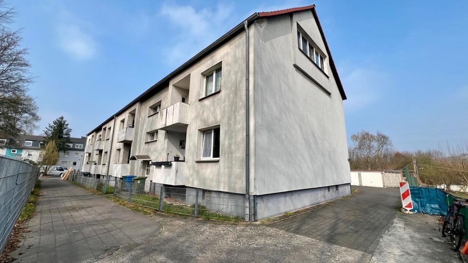 Mehrfamilienhaus 8 Wohnungen 5 Garagen
