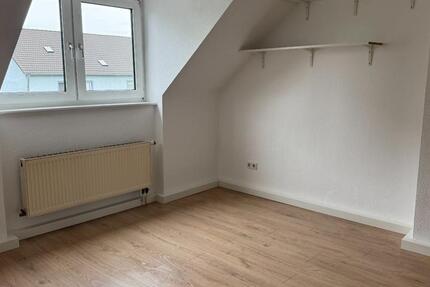 Möblierte DG Wohnung Köln – Perfekte Single, Paare, 2er-WG zimmer