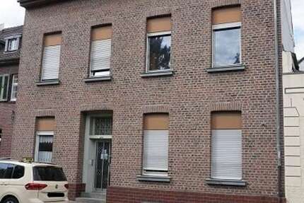 Haus zum Kaufen in Krefeld 375.000 € 294 m² 12 zimmer