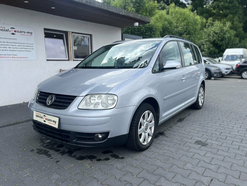 VW Touran Trendline / 7 Sitze / Kamera / Tempomat 249.000 km 3.900 € Mönchengladbach 41066