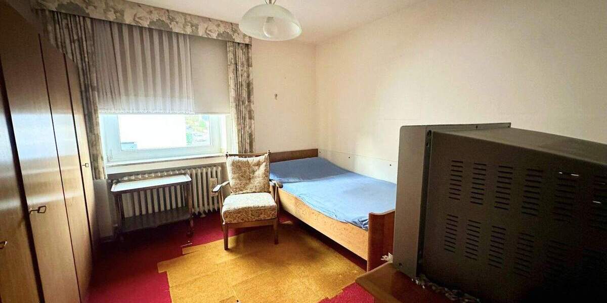 Freistehendes Einfamilienhaus, 8-Zimmer mit großem Grundstück in begehrter Lage von Hilden 8 zimmer