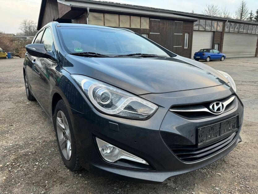 Hyundai i40 211.000 km 3.750 € Wuppertal 42279