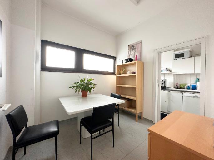 Gewerbeobjekt Düsseldorf Stadtbezirk 6 - 214&euro; | Angebot:25711477