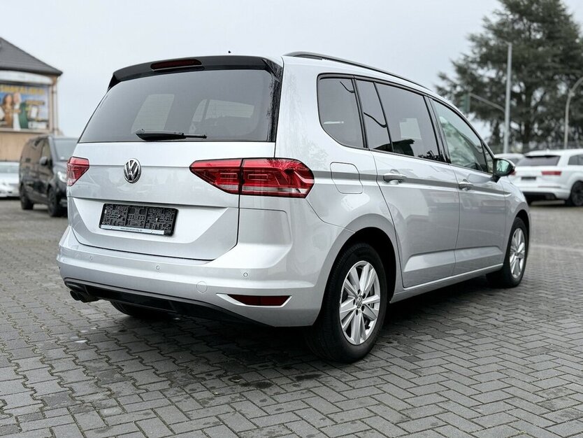 VW Touran 7-Sitze/Discover Pro/ACC/AHK/Automatik 110.000 km 24.490 € Mönchengladbach 41066