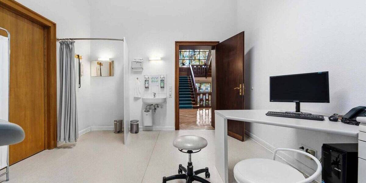 Exklusives Wohn- und Geschäftshaus mit langfristigen Mietern in Toplage am Allee-Center 6 zimmer