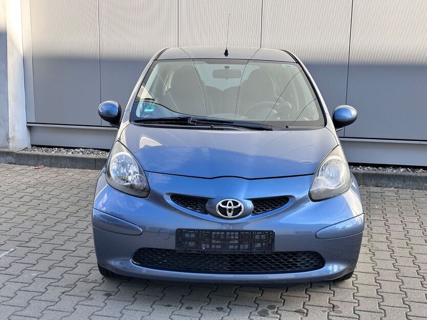 Toyota Aygo (X) 99.900 km 5.599 € Düsseldorf - Bezirk 8 40231