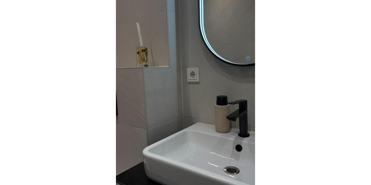 Frisch renovierte, möblierte Wohnung mit Balkon (Zwischenmiete) 2 zimmer