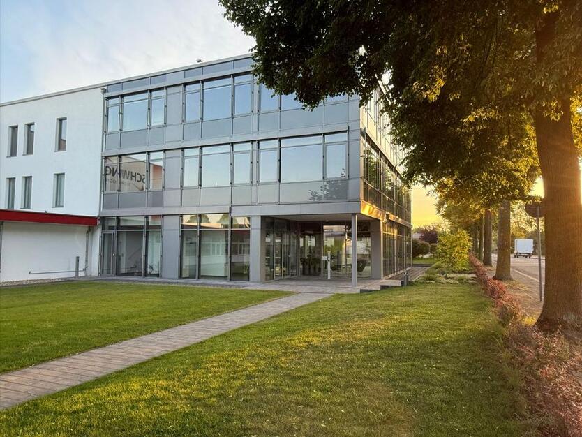 Erstbezug! Moderne und hochwertige Büroetage in Top-Lage zimmer