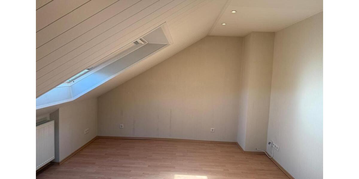 Dachgeschoßwohnung Düsseldorf Stadtbezirk 9 - 2 Zimmer, 52 m&sup2;, 650&euro; | Angebot:26285612