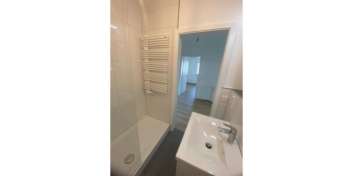 Modernisierte, helle 2-Zi.-Whg. mit BLK u. bester Verkehrsanbind. 2 zimmer