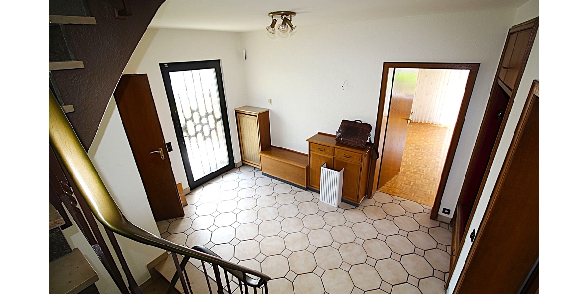 Raumwunder mit diversen Nutzungsmöglichleiten: Massives EFH mit Garten, Garage und viel Potenzial 7 zimmer