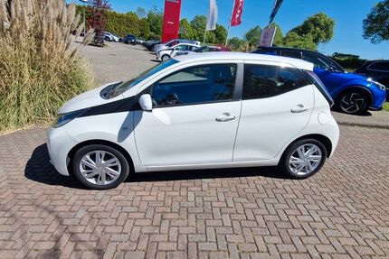 Toyota Aygo (X) 73.200 km 7.399 &euro; Ratingen 40882