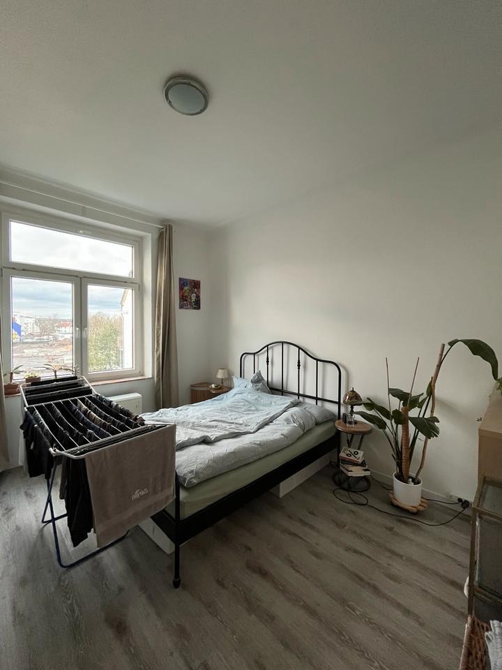 Helle Altbauwohnung für junges Pärchen in Düsseldorf-Lörick zimmer