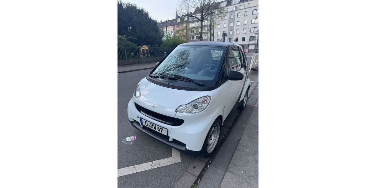 Smart ForTwo 135.211 km 3.900 &euro; Düsseldorf 40217