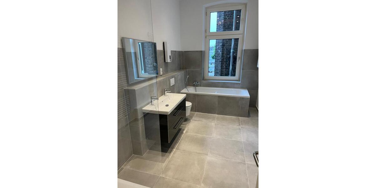 Etagenwohnung Düsseldorf Stadtbezirk 3 - 4 Zimmer, 107 m&sup2;, 1.950&euro; | Angebot:26405940