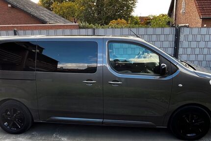 Peugeot Traveller 15.900 km 45.500 € Moers 47447