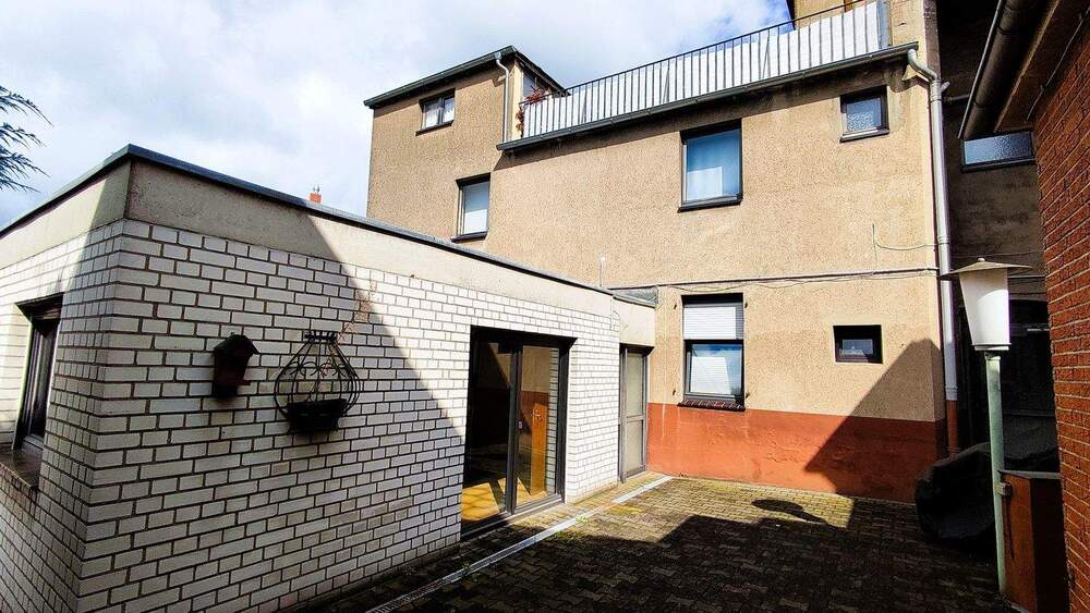 Bezugsfreies Einfamilien- und vermietetes Appartementhaus in schöner Düsseldorfer Wohnlage 1 zimmer