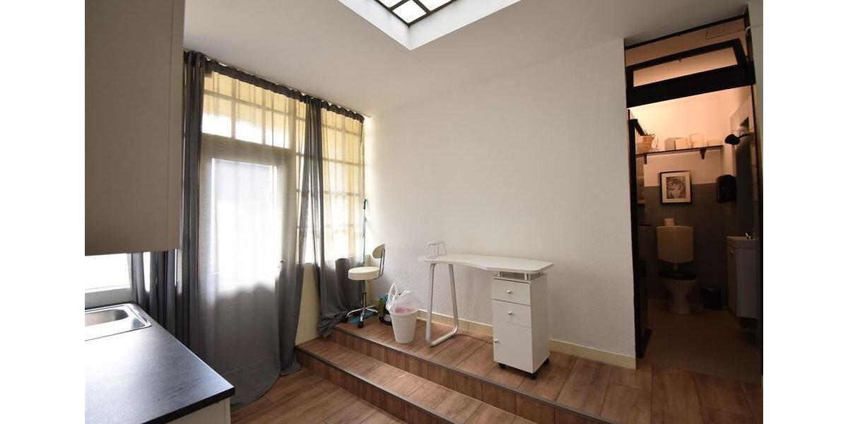 Ehemaliges Beautystudio! Bezugsfreies Ladenlokal in KR-City zimmer