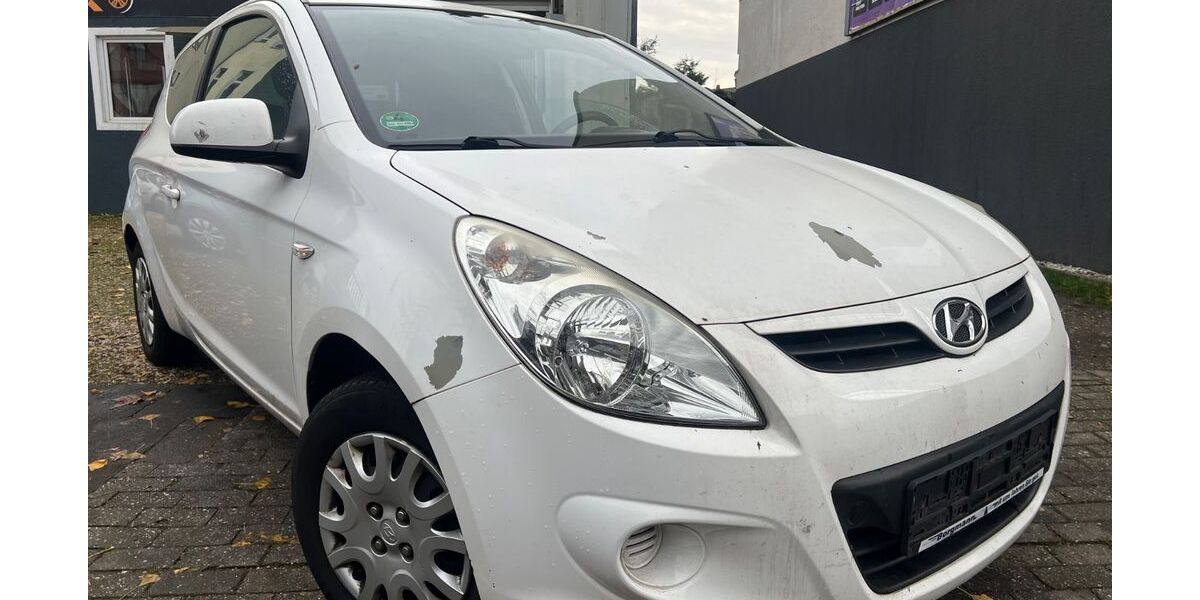 Hyundai i20 176.000 km 1.990 &euro; Duisburg 47059