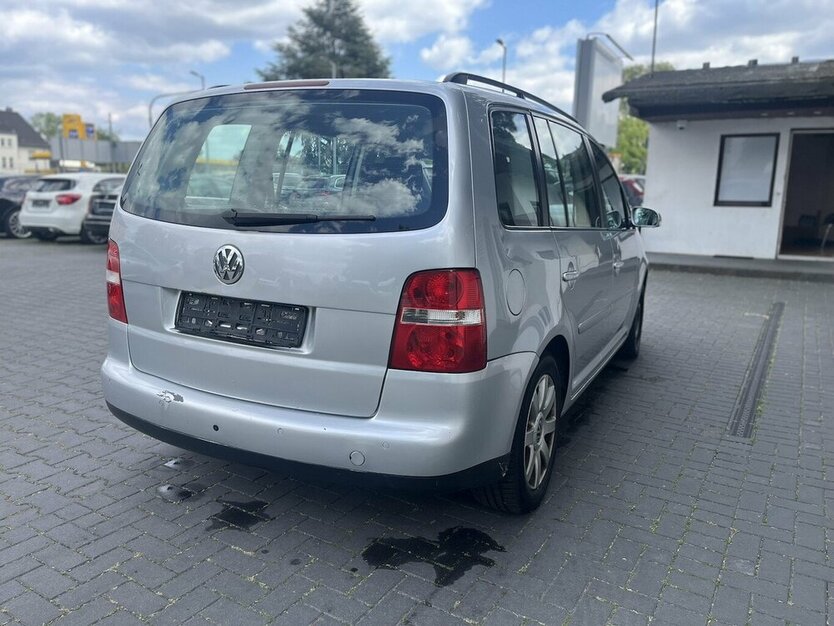 VW Touran Trendline / 7 Sitze / Kamera / Tempomat 249.000 km 3.900 € Mönchengladbach 41066