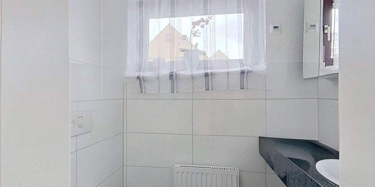 Gibt es ja doch ! Klassische kleine Doppelhaushälfte in schöner Lage von Kaarst - Vorst 4 zimmer