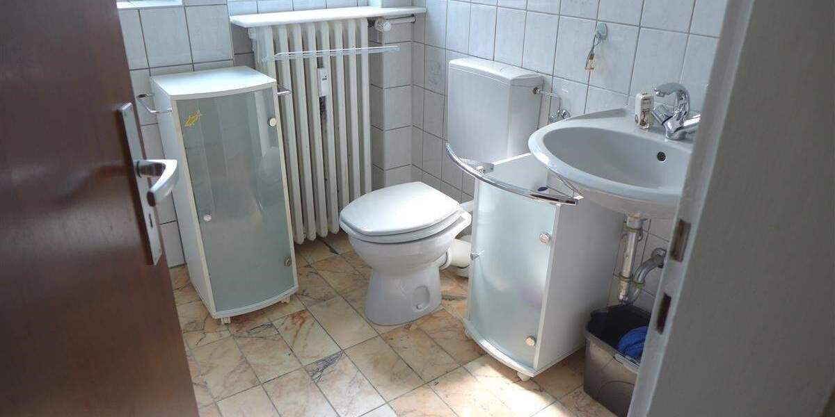 Krefeld-Bismarckviertel: Vierzimmerwohnung mit zwei Loggien und zwei Tiefgaragenstellplätzen 4 zimmer