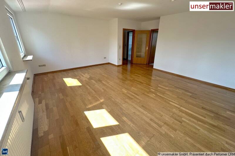 Gepflegtes Dreifamilienhaus zzgl. App. 2x Garagen und Traumgarten