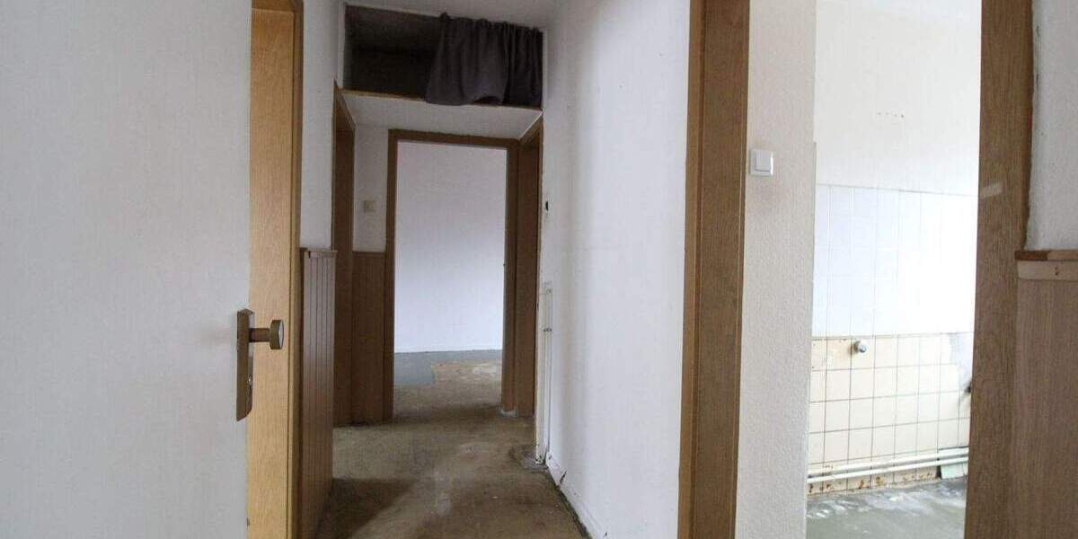 Paketangebot: Zwei Wohnungen mit Ausbaupotenzial DG, Balkon und Stellplatz in Duisburg-Obermeiderich 5 zimmer