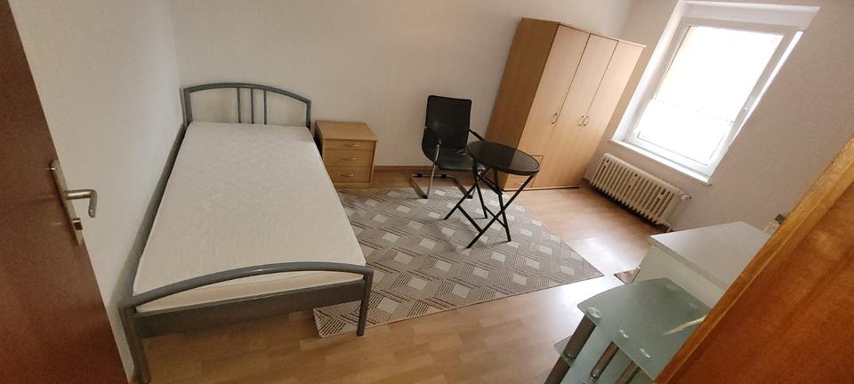 1 Zimmer ,möbliert . Tel.020384730 1 zimmer