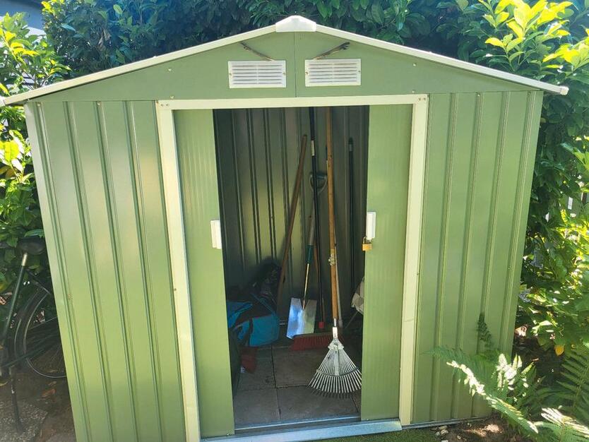 Metallwarenhaus abzuholen auf : Campingplatz de Bloksberg Gennep