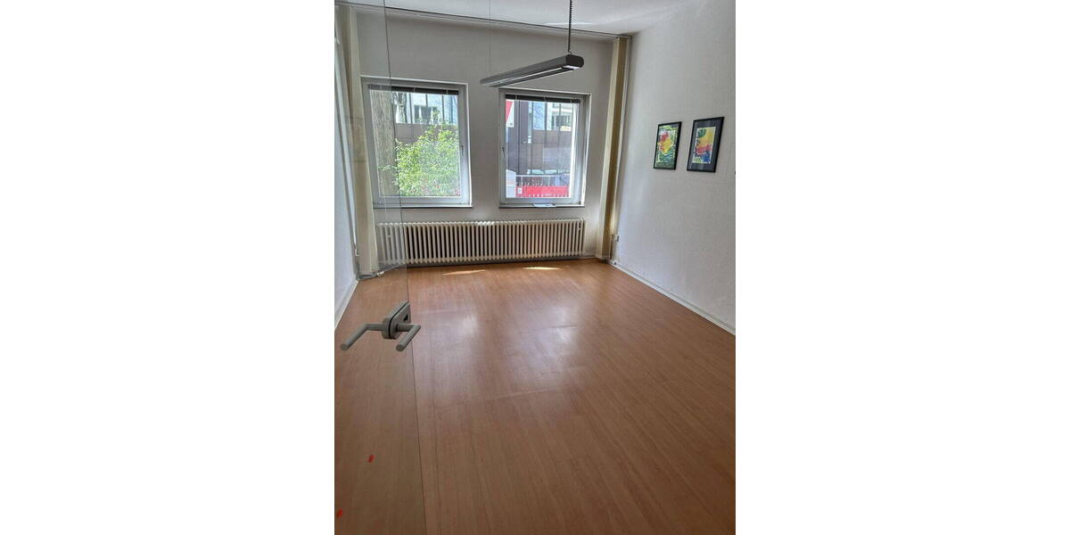 Etagenwohnung Düsseldorf Friedrichstadt - 6 Zimmer, 140 m&sup2;, 2.800&euro; | Angebot:26486150