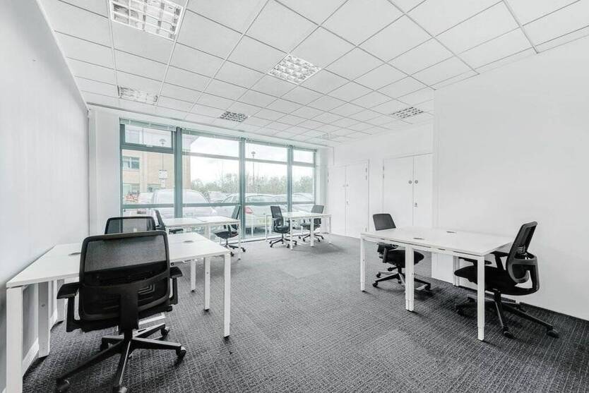 Voll ausgestatteter privater Büroraum für Sie und Ihr Team in Regus Globe