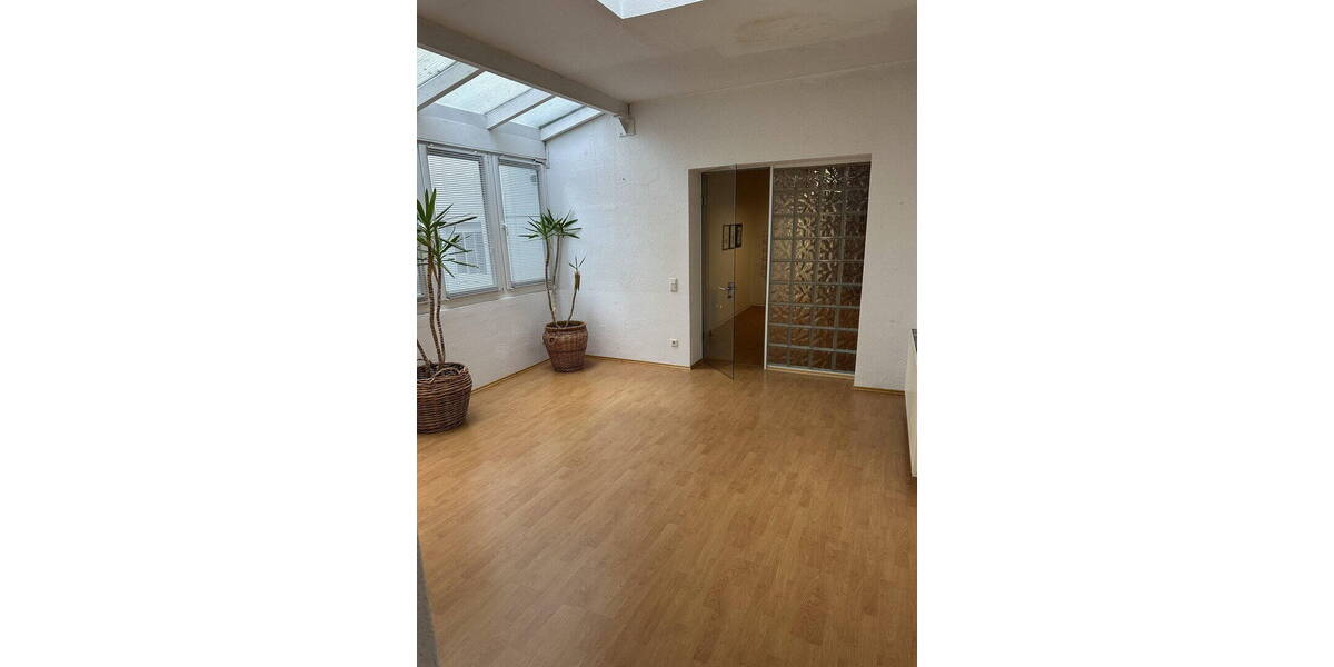 Etagenwohnung Düsseldorf Friedrichstadt - 6 Zimmer, 140 m&sup2;, 2.800&euro; | Angebot:26486150