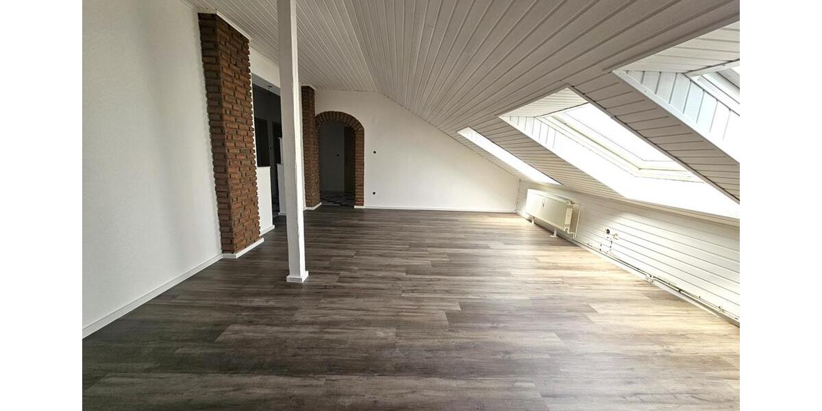 Wieder verfügbar!! Wohnen unterm Dach mit Stil – Frisch renovierte Rückzugsoase mit Charme! 2 zimmer