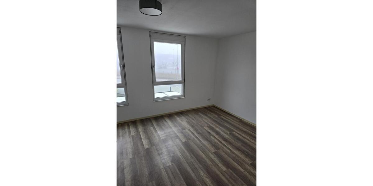 Modernes Reihenendhaus nebst 2 Garagen, Küche, Garten 4 zimmer