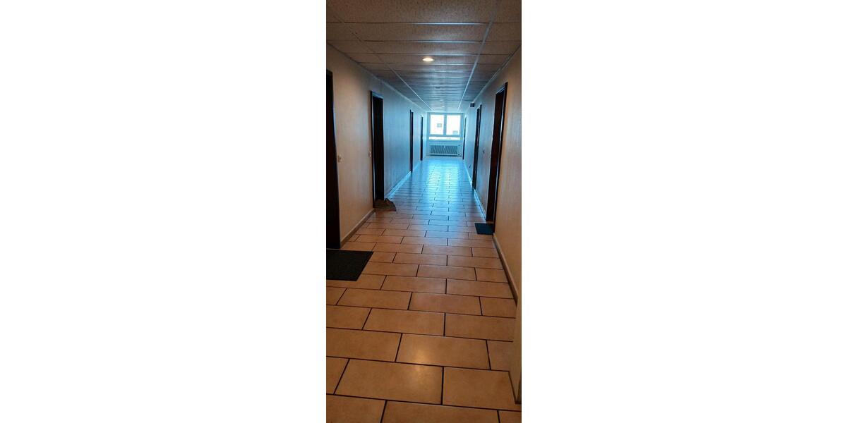 Ruhiges Apartment mit Balkon & Aufzug – zentrale Lage 1 zimmer