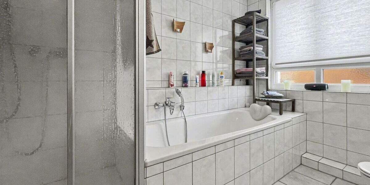 Charmante Maisonette-Dachgeschosswohnung mit Balkon, Garage und modernisierter Heiztechnik 2 zimmer