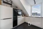 Düsseldorf-Kaiserswerth: Helle, modernisierte Dachgeschoßwohnung mit TG-Stellplatz