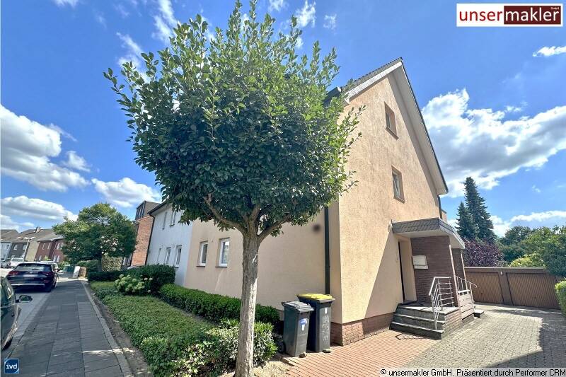 Gepflegtes Dreifamilienhaus zzgl. App. 2x Garagen und Traumgarten