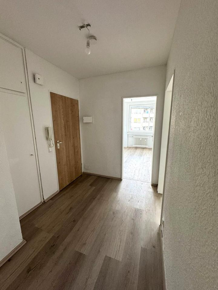 Helle 1-Zimmer-Wohnung in Düsseldorf - Eller