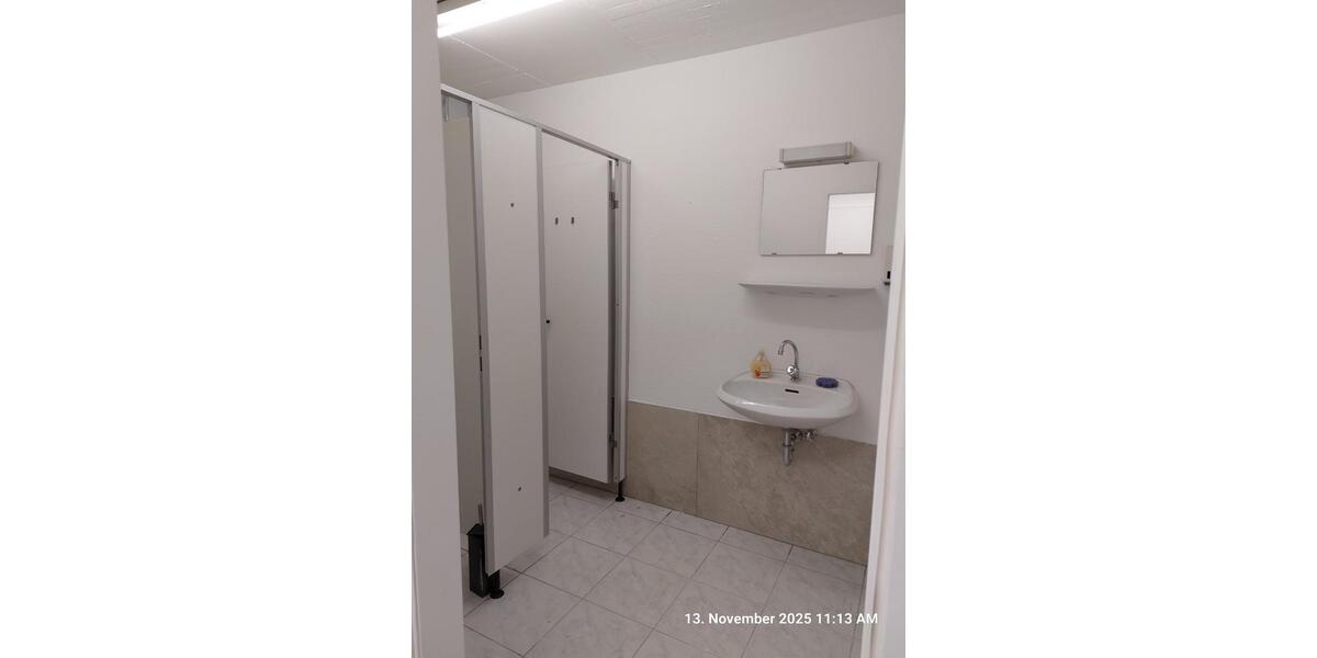 Gem. Büro- oder Praxisräume als kleines Apartment im Souterrain zimmer