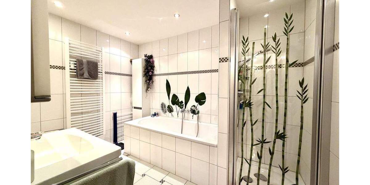 Etagenwohnung Düsseldorf Unterbach - 4 Zimmer, 109 m&sup2;, 359.000&euro; | Angebot:25687320