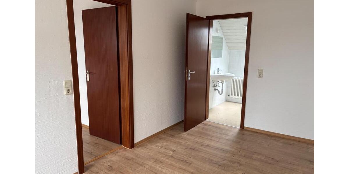 Reihenhaus Grevenbroich - 7 Zimmer, 170 m&sup2;, 1.700&euro; | Angebot:25647269